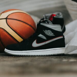 Basketball shoe